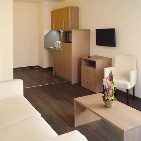 Aparthotel Residhome Paris-guyancourt 3*