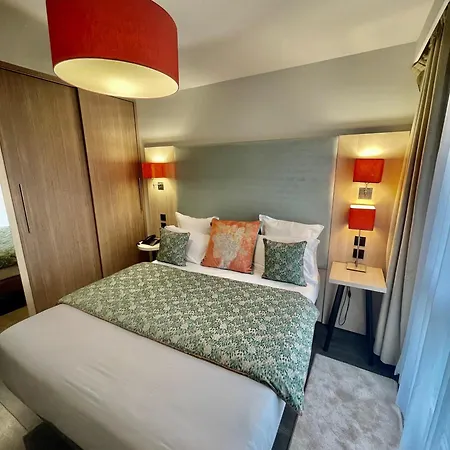 Residhome Paris-guyancourt Aparthotel 3*