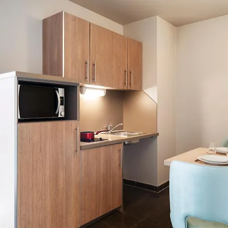 Residhome Paris-guyancourt 3*