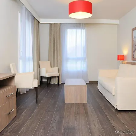 Residhome Paris-guyancourt Aparthotel 3*