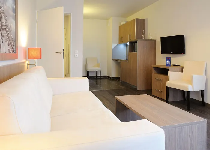 Residhome Paris-guyancourt 3*